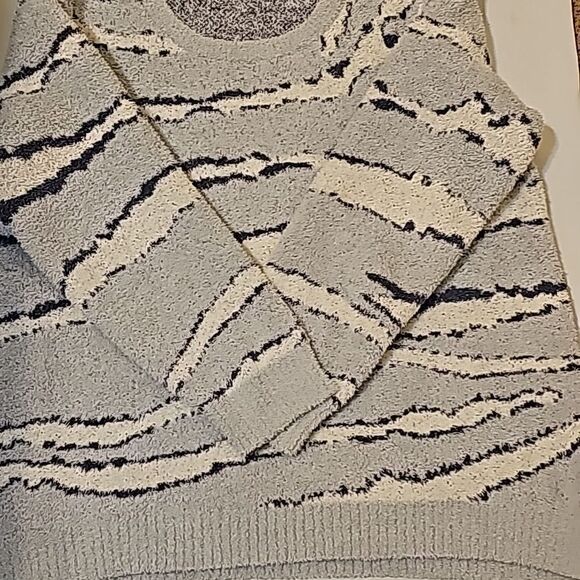 - Barefoot Dreams CozyChic Seaside Crewneck Pullover Sweater Ocean Zebra S… - Picture 3 of 8